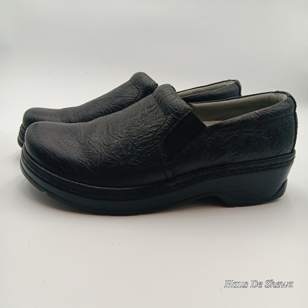 Klogs Mission Black Leather Slip Resistant Clogs